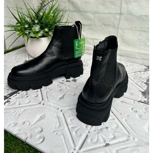 Sam Edelman
Daelyn Lug-Sole Leather Boots women size 9 gently used - Picture 6 of 17